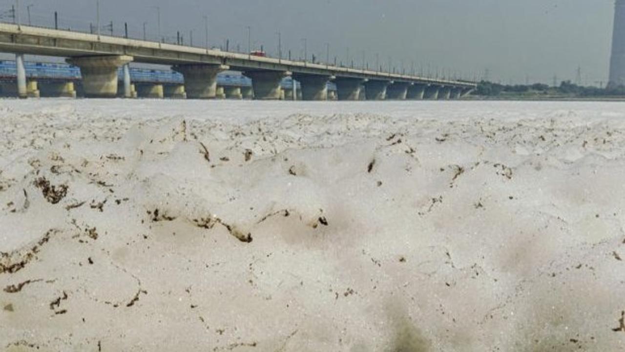 AAP, BJP spar as Yamuna froths, air quality remains poor in Delhi