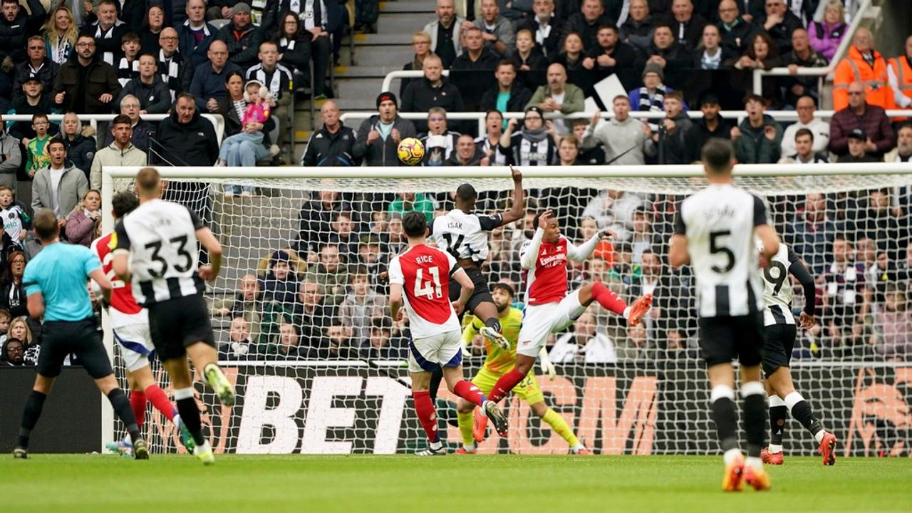 Alexander Isak scores with a header in Newcastle United's 1-0 win over Arsenal