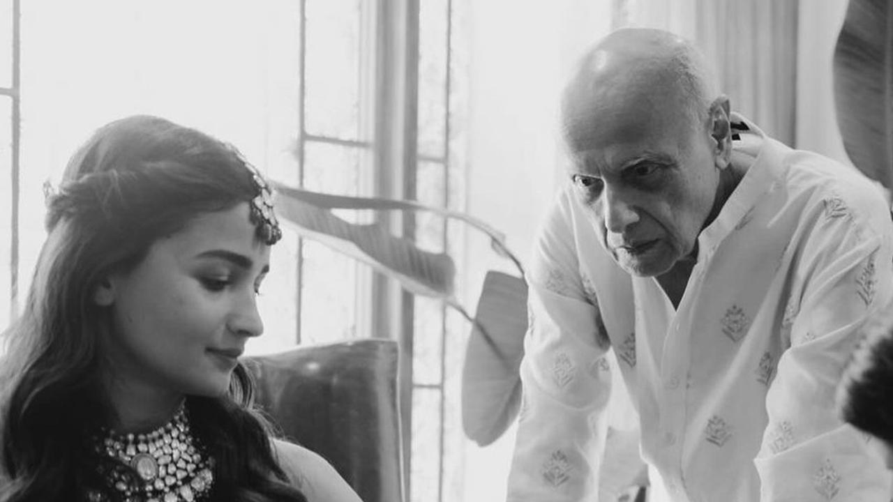 Alia Bhatt and Mahesh Bhatt in a photo from their wedding