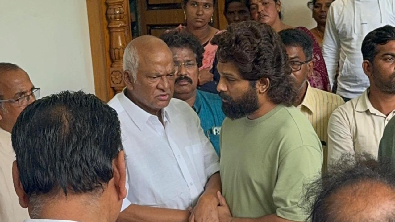 Allu Arjun with Rajendra Prasad.