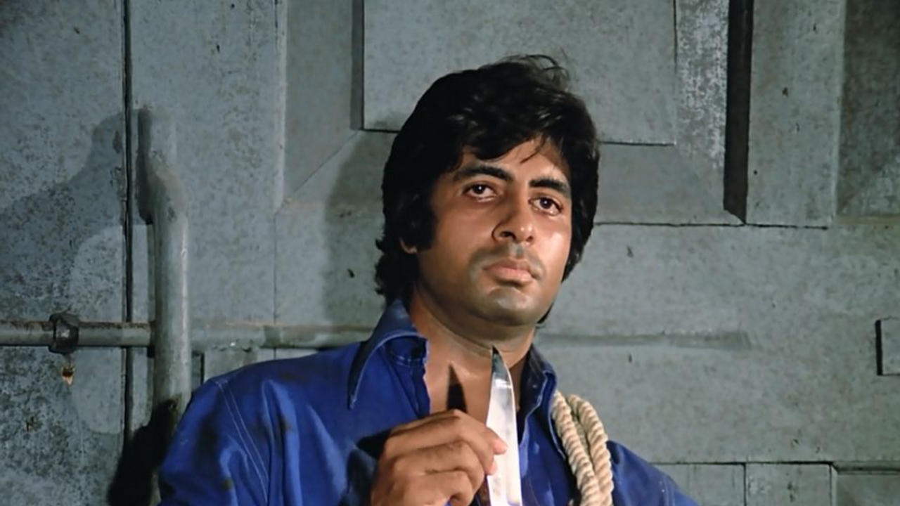 Amitabh Bachchan steals the show in Deewar