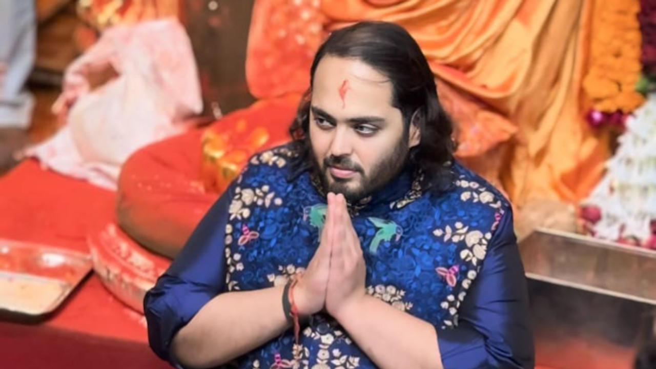 Anant Ambani at Lalbaugcha Raja