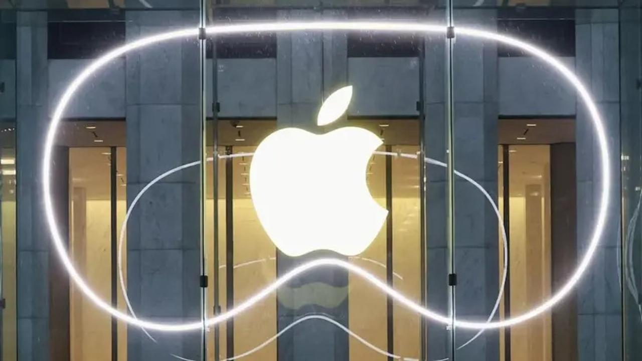 Apple Facing Lawsuit For Alleged Violation Of Employee Privacy