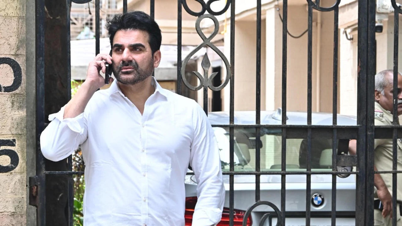 Arbaaz Khan arrives to console Malaika