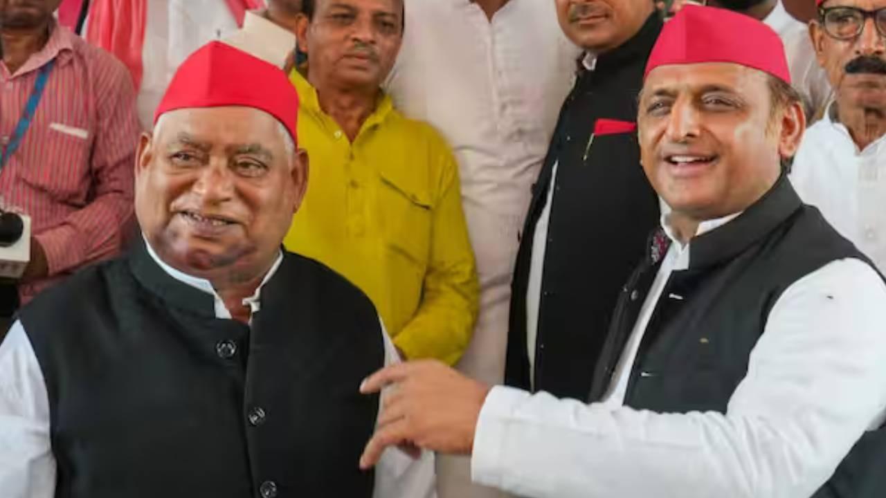 Awadhesh Prasad With Akhilesh Yadav