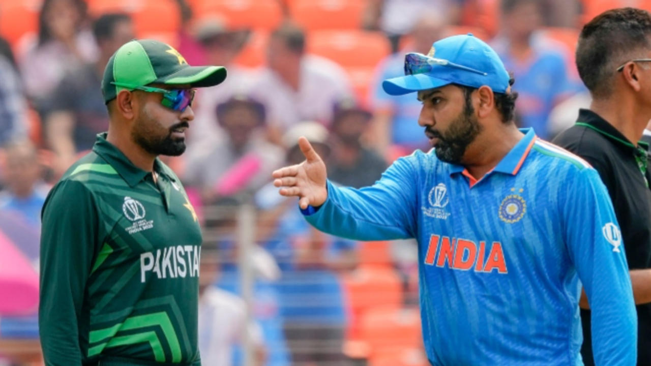 Pakistan Spinner Reveals How Babar Azam Helped Rohit Sharma During 2023 World Cup Meet