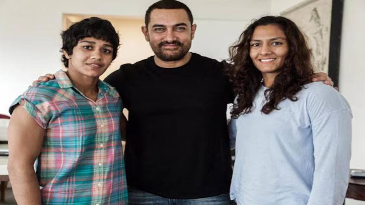 Babita Phogat, Geeta Phogat with Aamir Khan