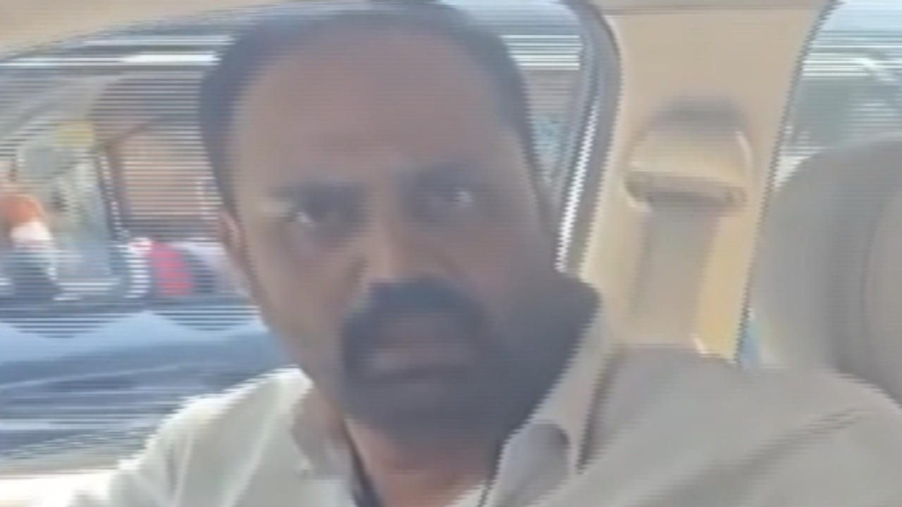 Bengaluru Road Rage: Cabbie Assaults Man for Rejecting Extra Fare | VIDEO