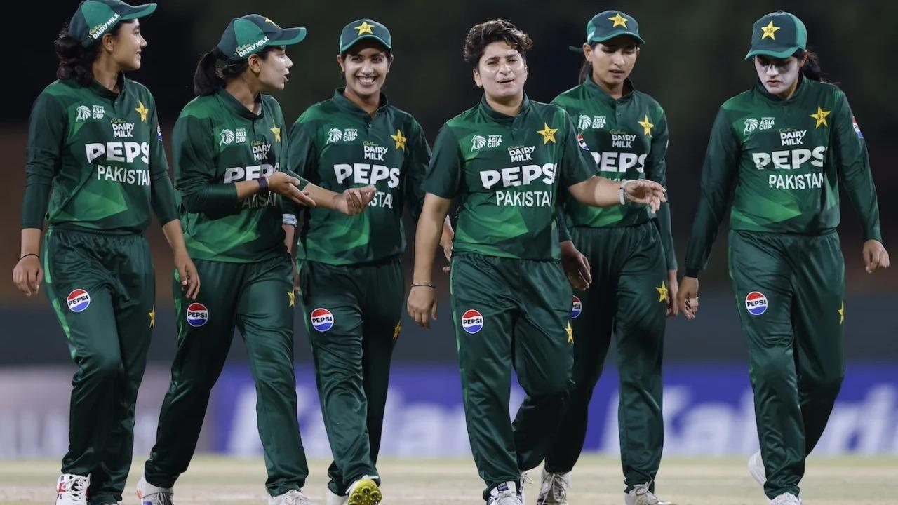 Pakistan shameful defeat against New Zealand India also out of semifinal