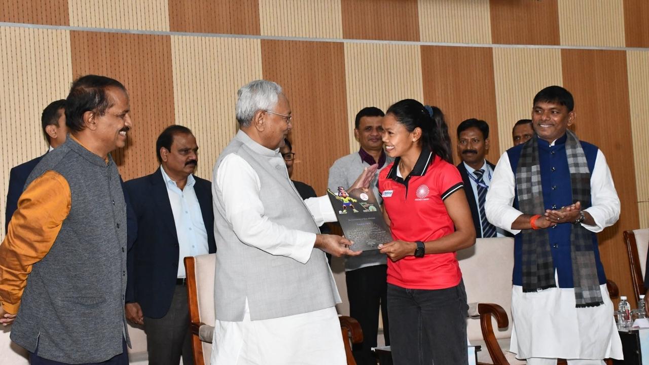 bihar cm nitish kumar honored indian womens hockey team