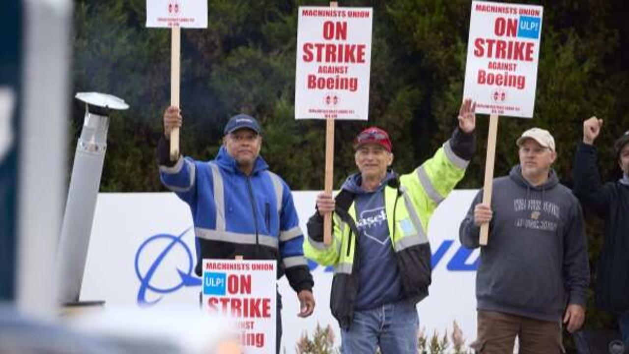 Boeing machinists on strike 