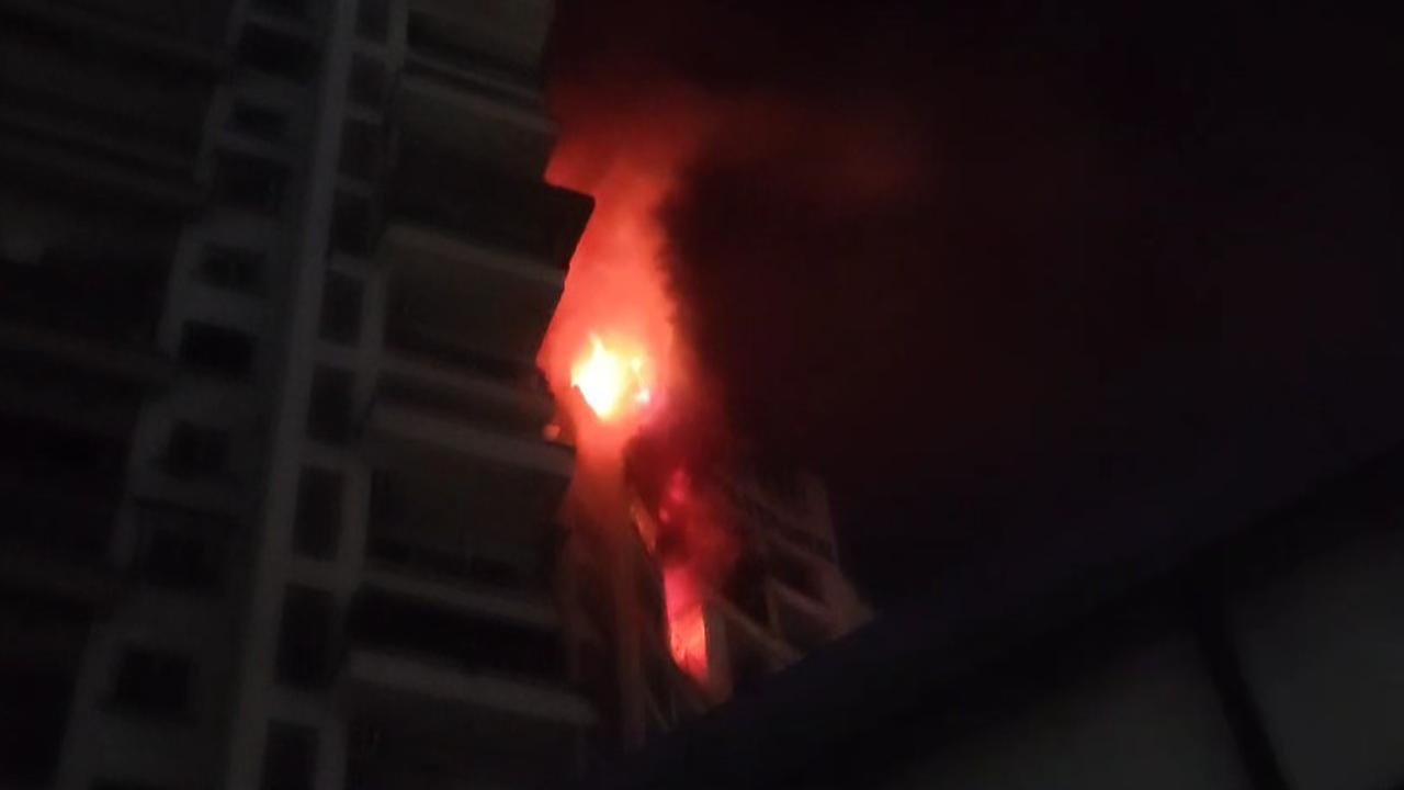 BREAKING: Massive Fire Breaks Out on 15th Floor of Vertex Society in Mumbai’s Kalyan 