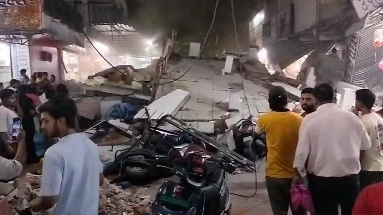 Building collapses in Jaipur