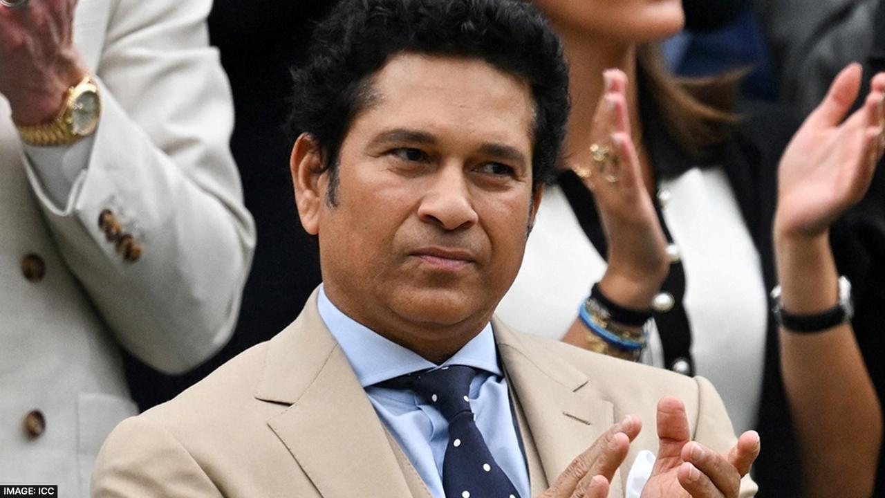 sachin tendulkar welcomed the state government decision to install achrekar statue in shivaji park