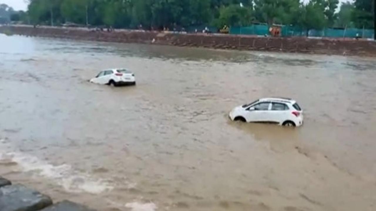 Several cars swept away in Haridwar after heavy rain