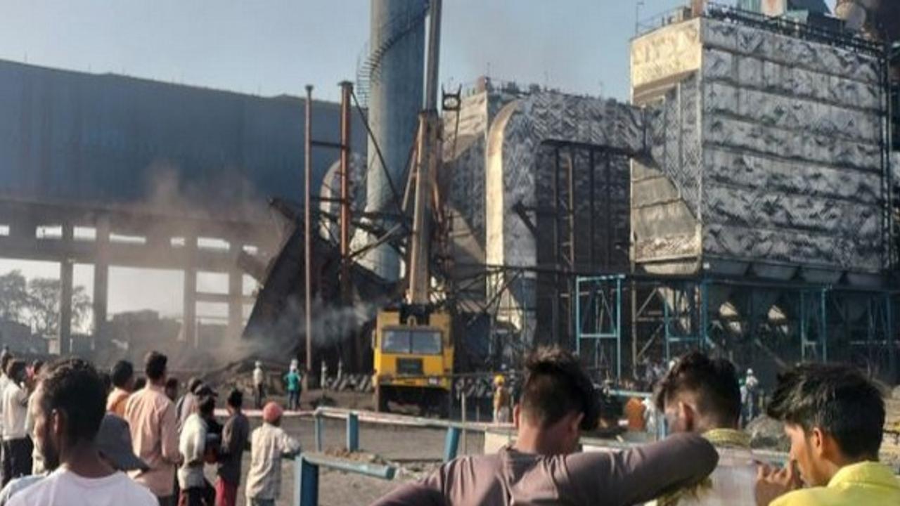 chhattisgarh chimney collapse mungel iron factory many worker trapped