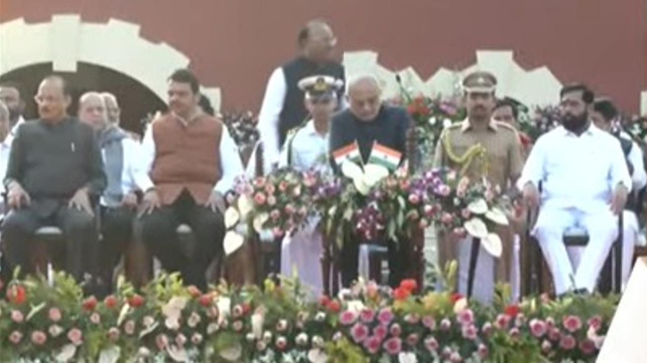 CM Fadnavis and Minister Gadkari Arrive for Maharashtra Cabinet Swearing-In in Nagpur | LIVE