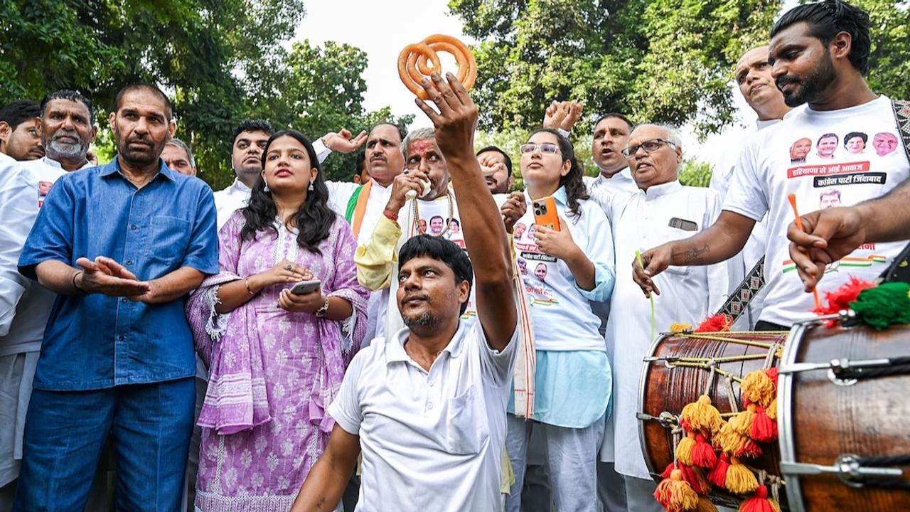 Congress workers during Haryana election results 