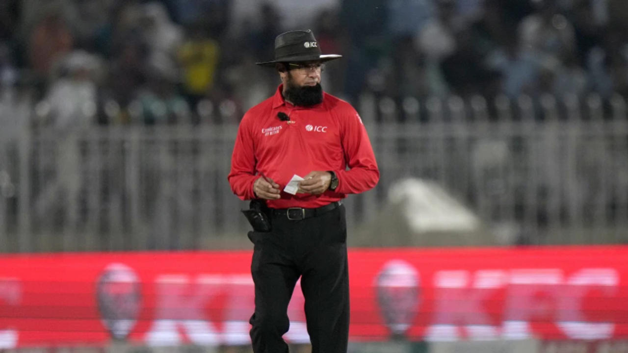 Cricket umpire Aleem Dar to quit next year after Pakistan domestic season