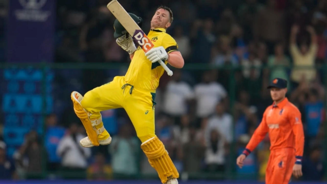 David Warner celebrates his ton during 2023 ODI World Cup