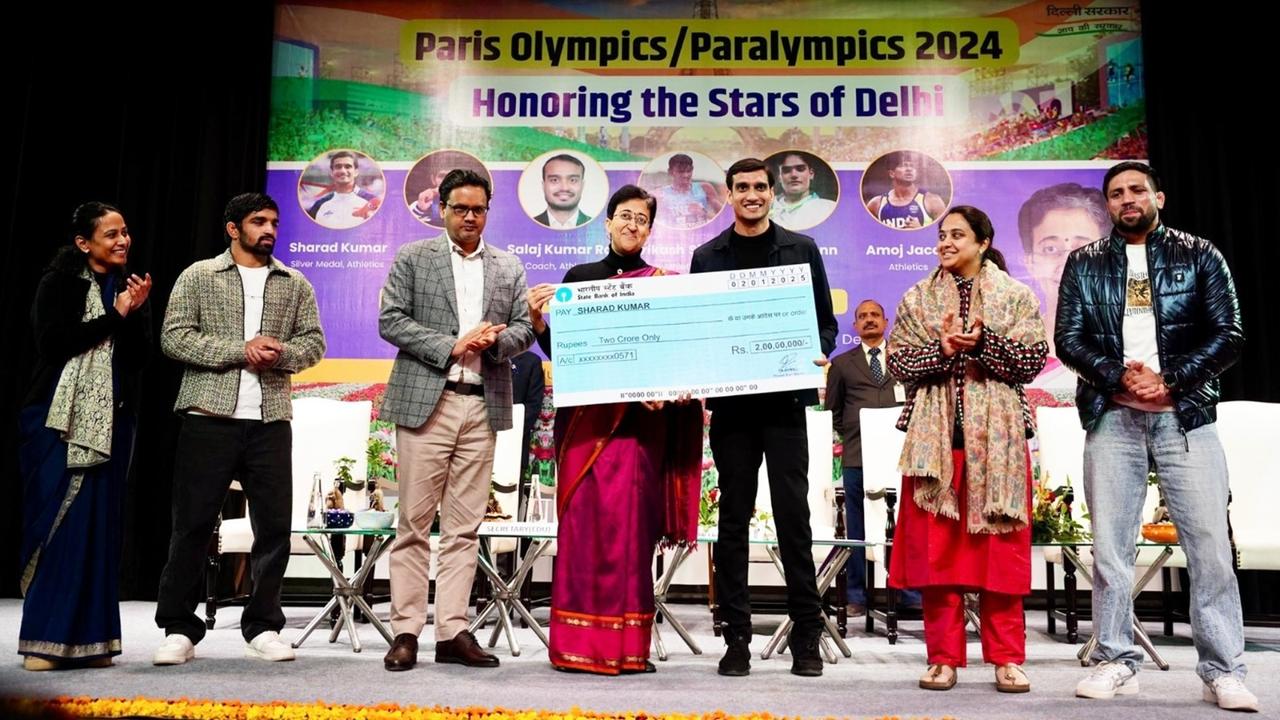 Delhi government honored the players of the state who won medals in Paralympics