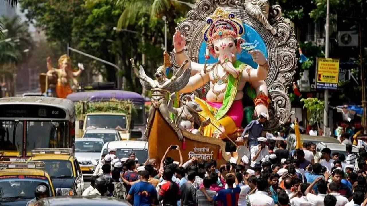 Delhi Police Announce Traffic Restrictions for Ganapati Puja; Plan Travel and Use Public Transport