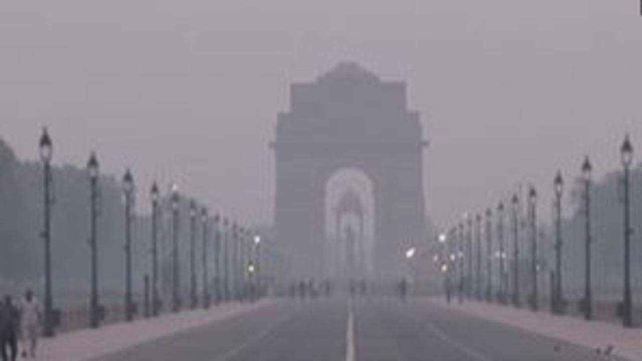 Delhi Pollution: Air Quality Remains in 'Very Poor' Category As Smog Envelops NCR