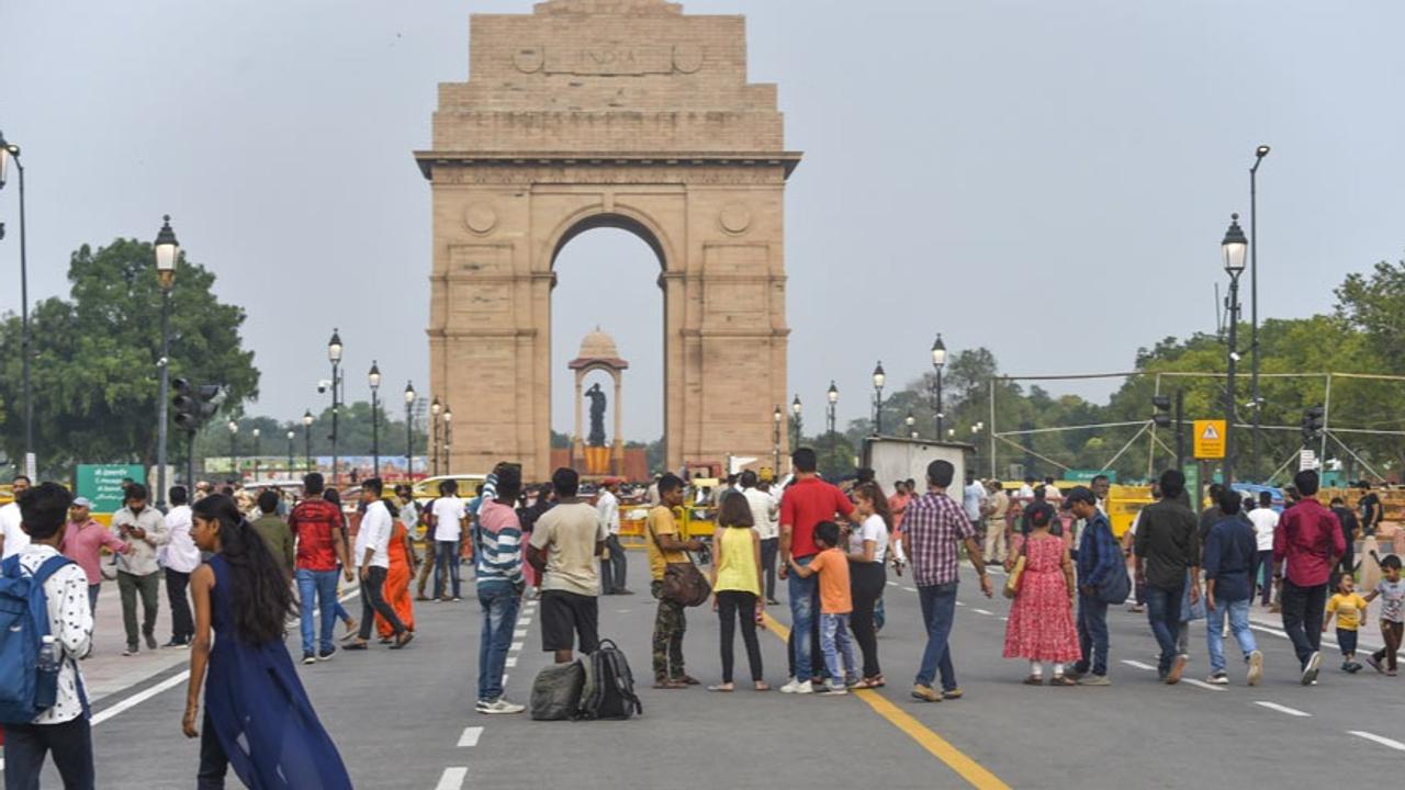 Delhi Records Max Temperature of 34.8°C With Expected Rainfall 