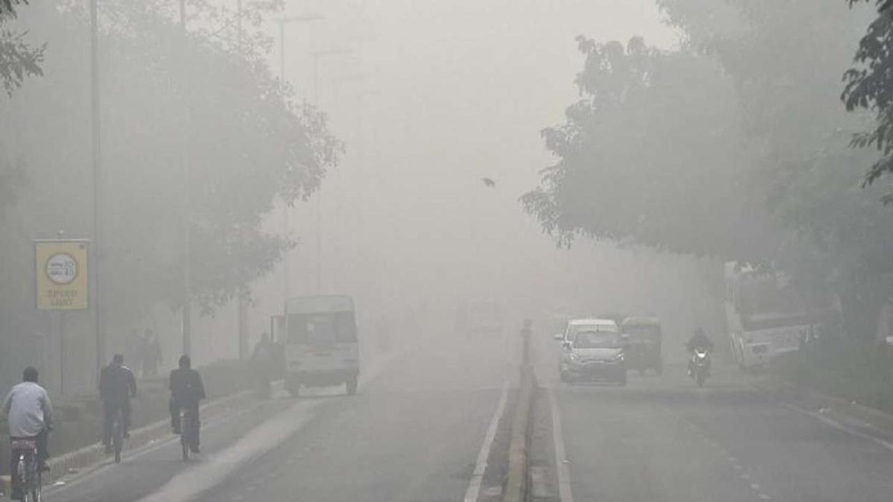 Dense Fog Blankets Delhi-NCR; Flights, Trains Affected as Visibility Drops to Zero