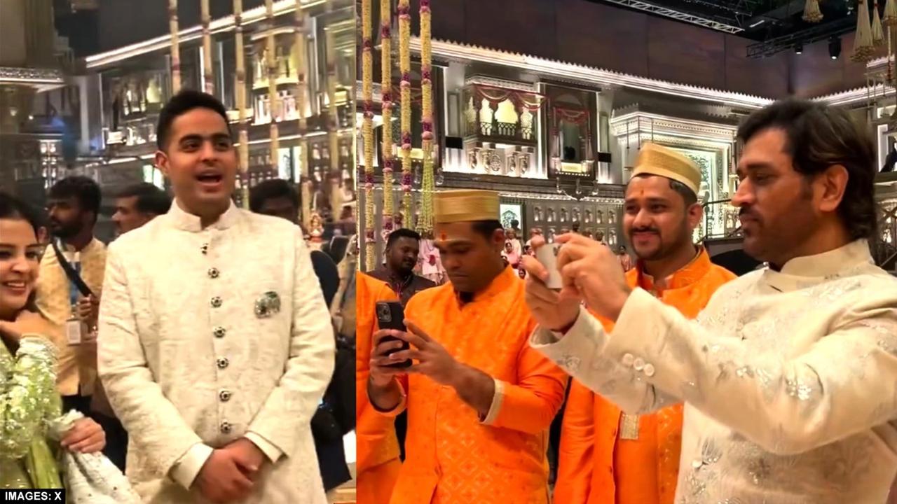 Dhoni became the photographer in Anant-Radhika's wedding