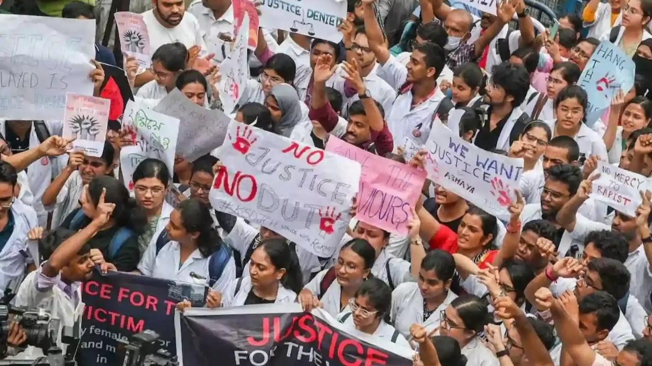 doctor rape case protestors in kolkata tied rakhis written 'we want justice'