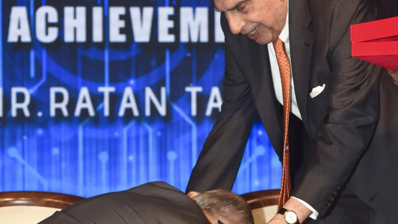 When Narayana Murthy Touched 'Great Friend' Ratan Tata's Feet | See Pics