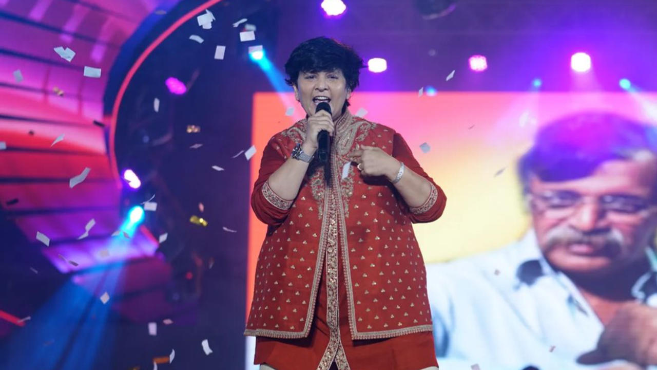 Falguni Pathak performs on stage