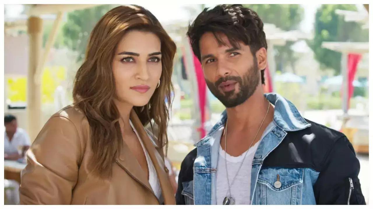 File photo of Kriti Sanon and Shahid Kapoor