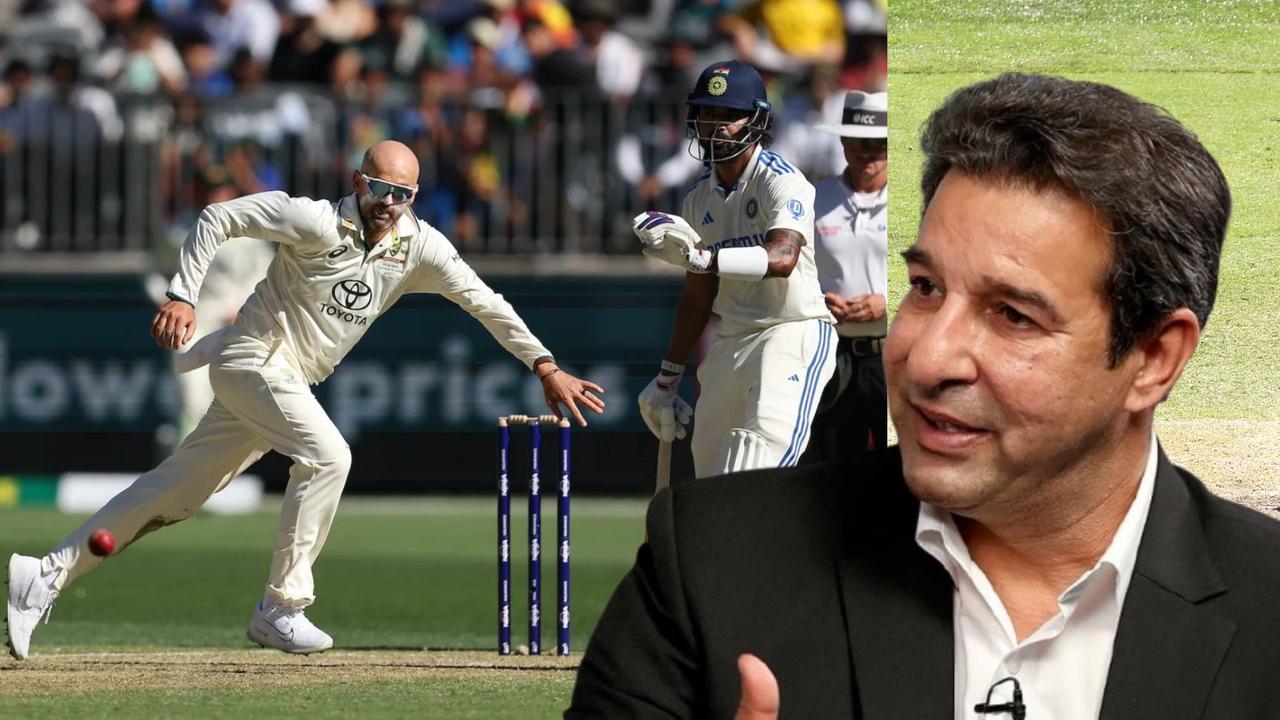 former pakistan captain wasim akram get angry during commentary in ind v aus match