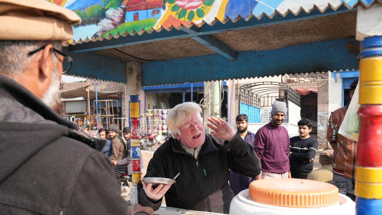 Trump Doppelganger Hits Pakistan Streets, Sings to Sell Kheer in Viral Video | WATCH