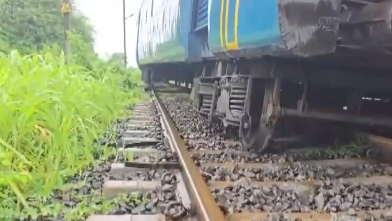 Goods Train derailed near Valsad