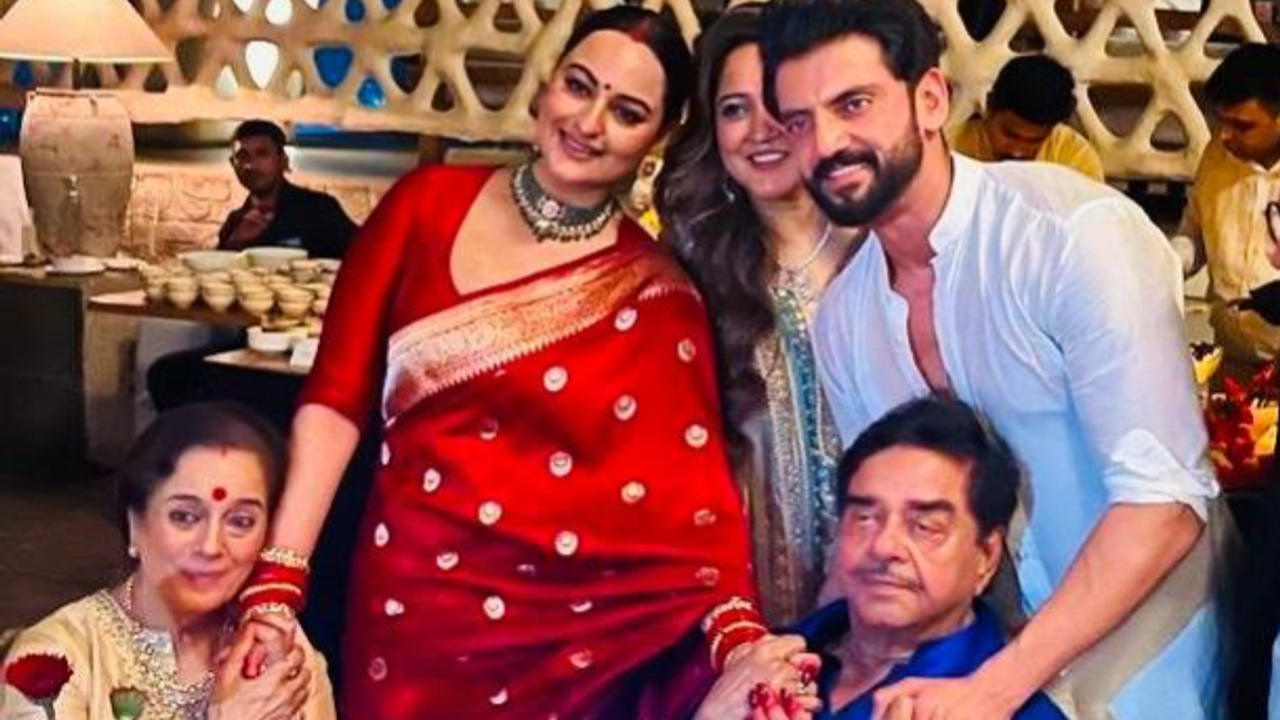 Sonakshi Sinha with family