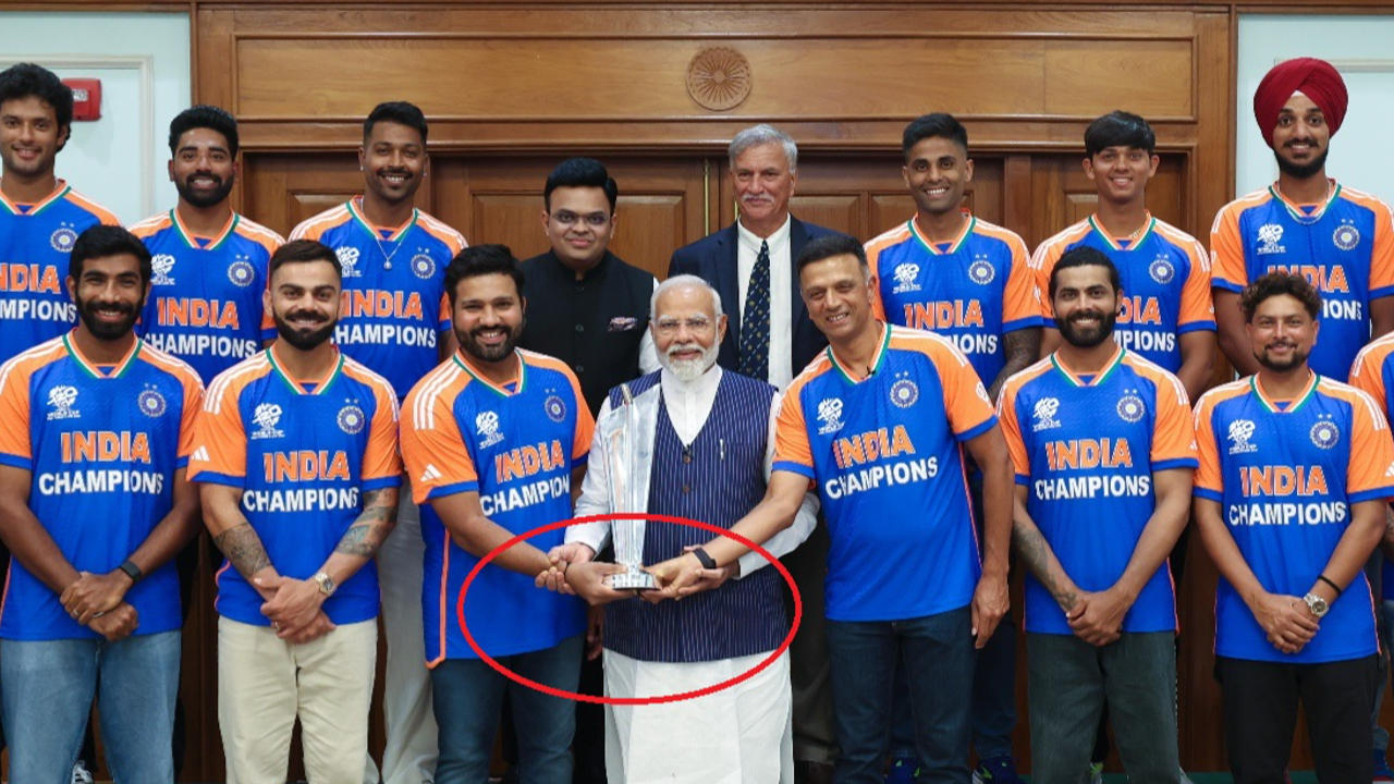 Prime Minister Narendra Modi with Team India