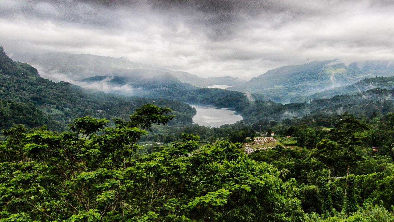 Guwahati lies between the southern bank of Brahmaputra river and foothills of Shillong. 