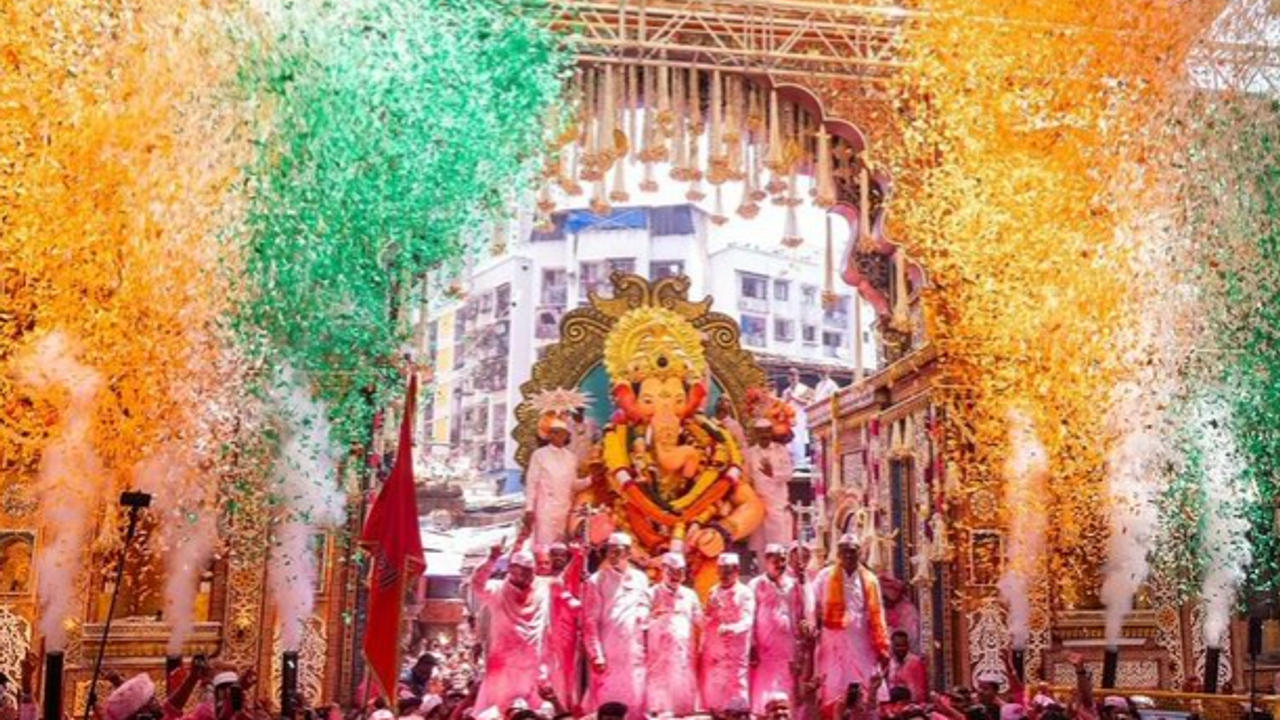 Lalbaugcha Raja's Visarjan: Bappa Draws Thousands as Ganesh Festival Concludes | VIDEO