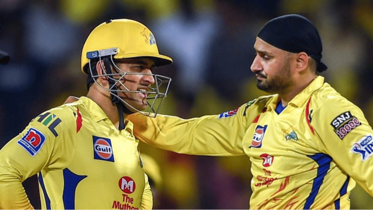 Harbhajan Singh and MS Dhoni 