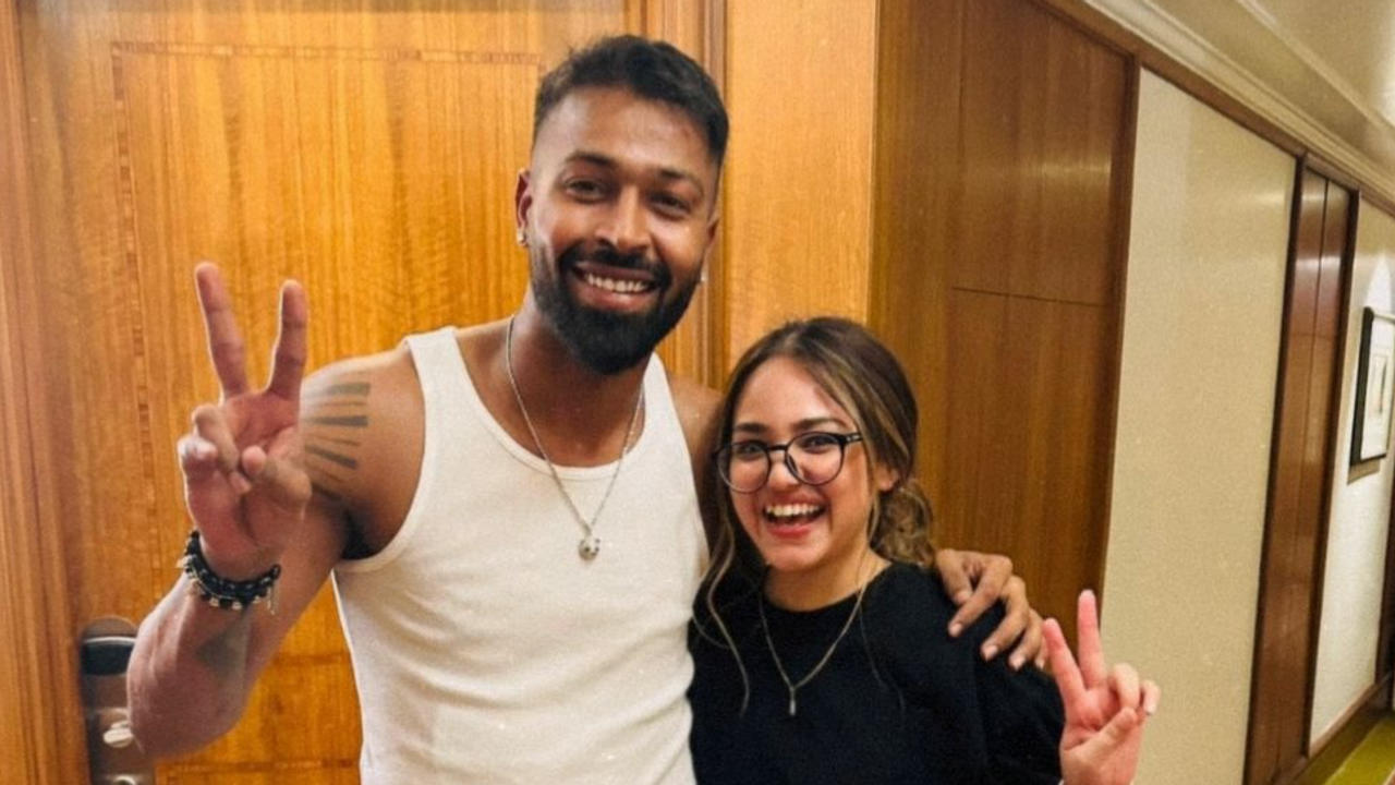 hardik pandya photos viral with abhishek sharma sister komal sharma