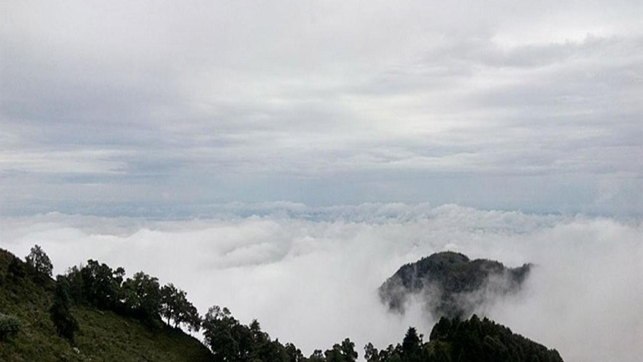 hike to the cloud end viewpoint