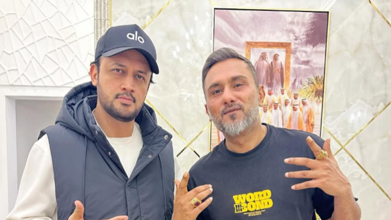 Honey Singh poses with Atif Aslam