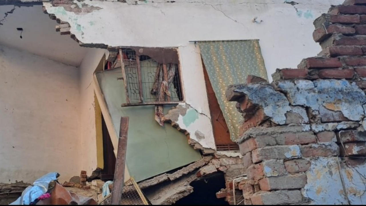 house collapsed in Meerut