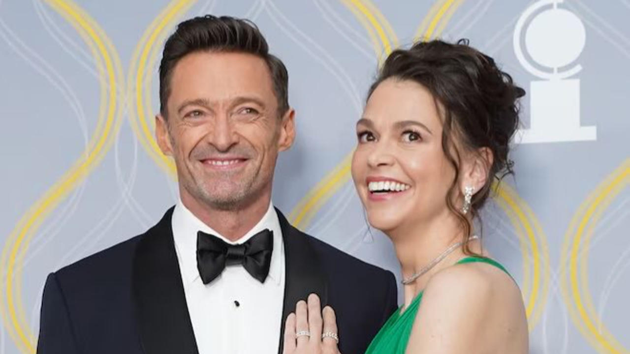  Hugh Jackman posing with Sutton Foster.