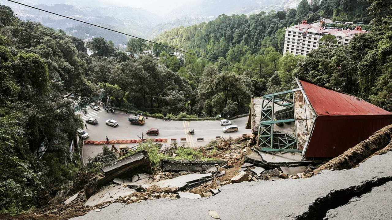 Met Office Warns of Low Flash Flood Risk in 5 Districts of Himachal, 40 Roads Closed