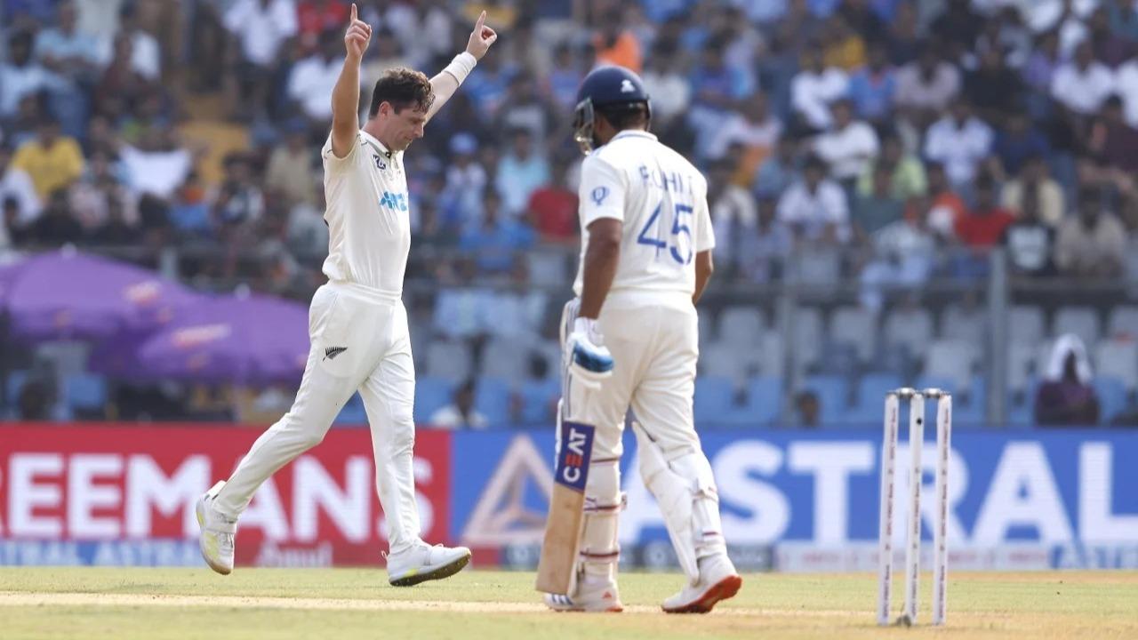 india in trouble on first day of mumbai test new zealand gets 4 wickets