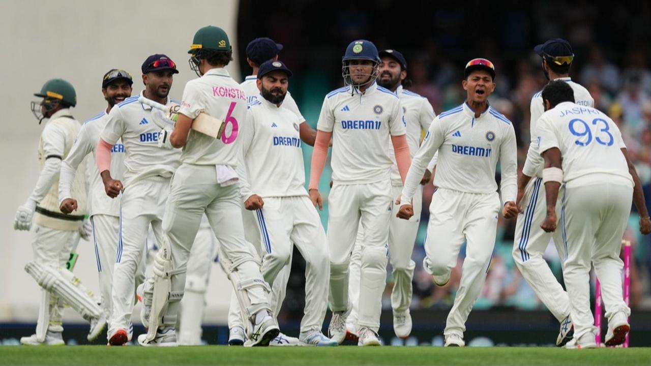 Indian cricket team celebrate in front of Sam Konstas.